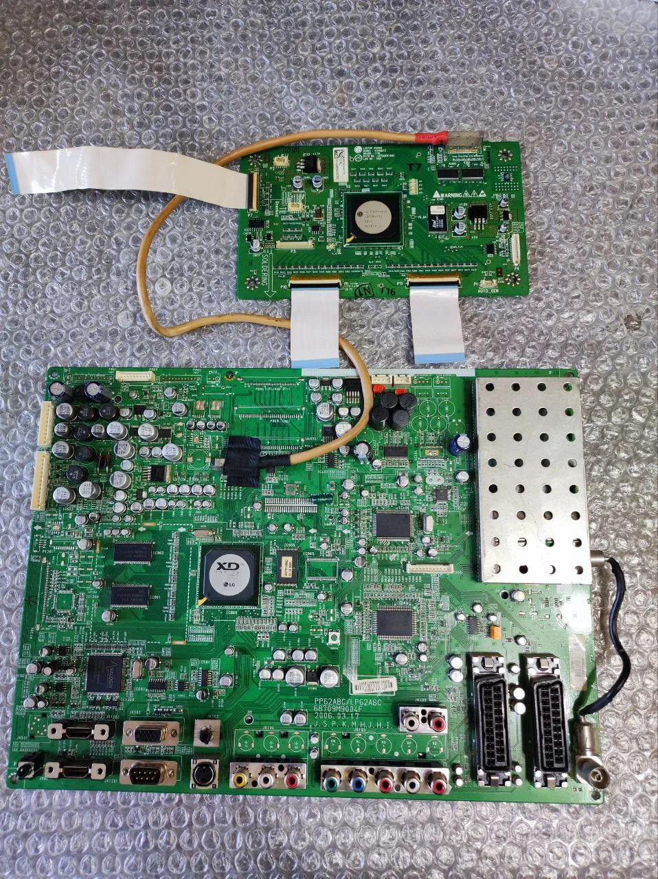 Материнська плата LG 68709M9004F та Logic 6870QCH1C6C для LG 42PC1R
