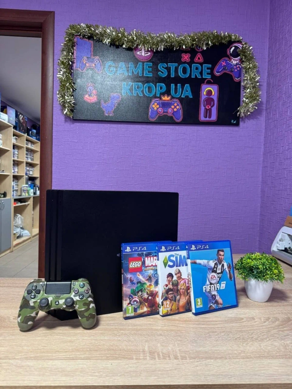Sony PlayStation 4 Pro 1000GB Black + Геймпад и Диски