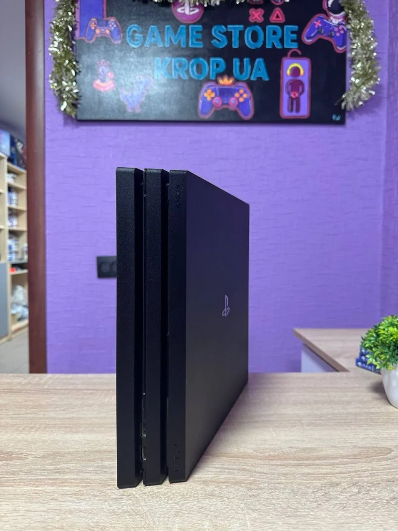Sony PlayStation 4 Pro 1000GB Black + Геймпад и Диски — фото 4