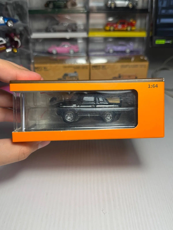Масштабні моделі 1:64 GCD / Tarmac Works Mercedes-AMG G63