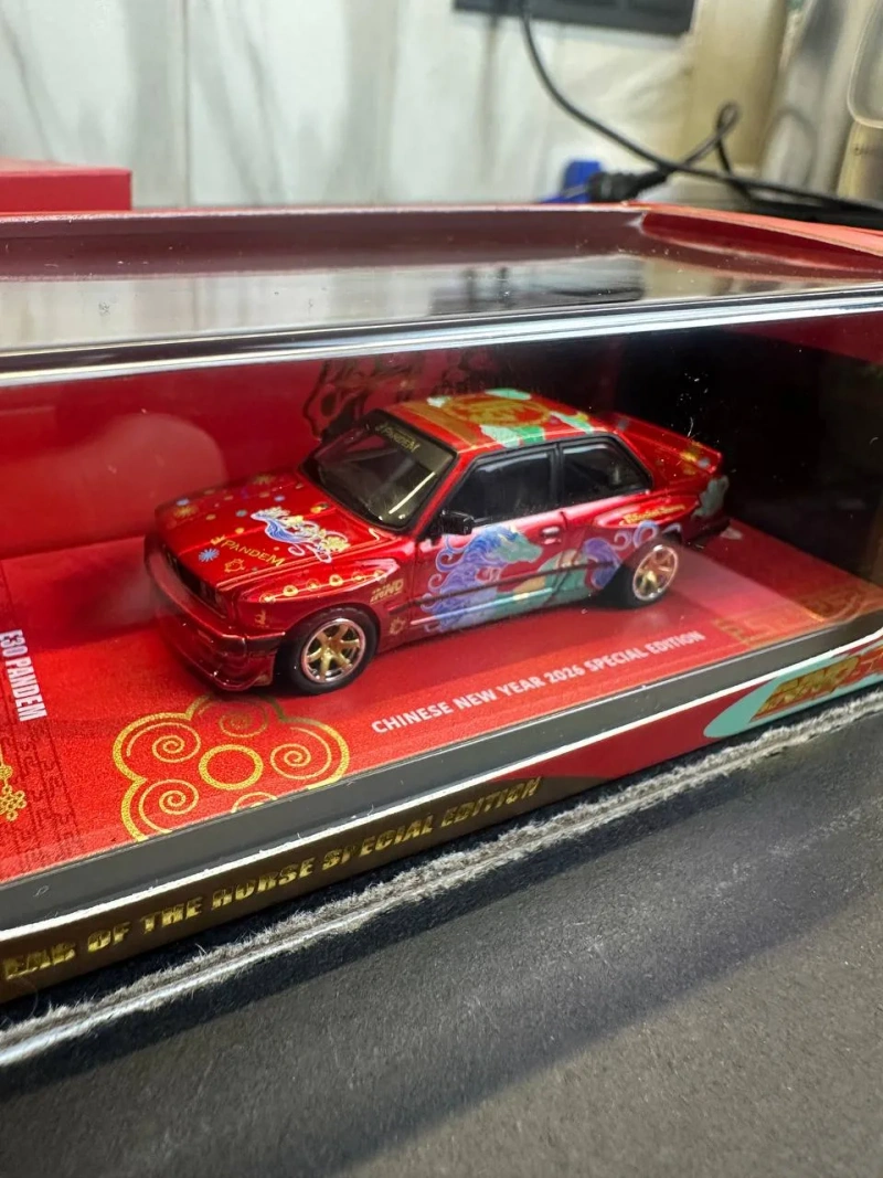 Inno64 BMW M3 E30 Chinese New Year Special Edition 1/64 — фото 3