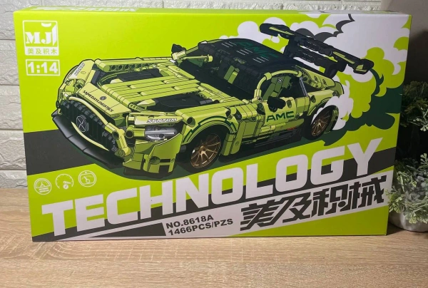 Конструктори Technic: Mercedes AMG, Ferrari Formula 1, Porsche 911, Land Rover Defender