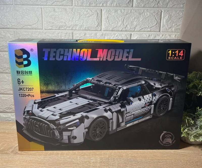 Конструктори Technic: Mercedes AMG, Ferrari Formula 1, Porsche 911, Land Rover Defender — фото 4