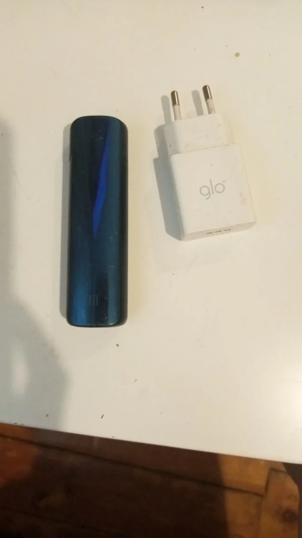 Lil Solid та зарядний адаптер Glo