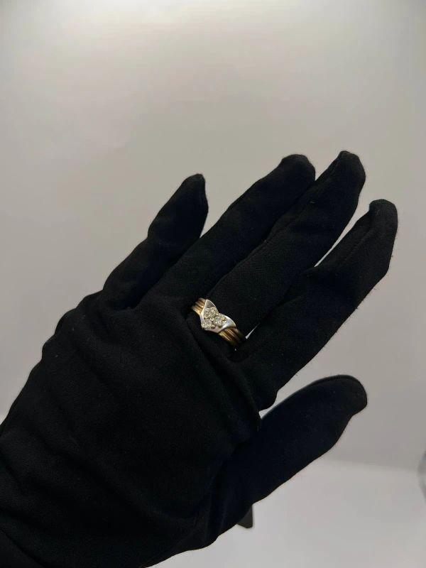Золота каблучка з камінням 4.97г розмір 17.5