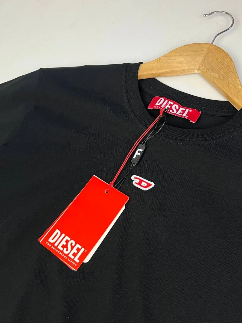 Футболки Hugo Boss, Diesel, Stussy, Dickies та крокси Crocs — фото 7