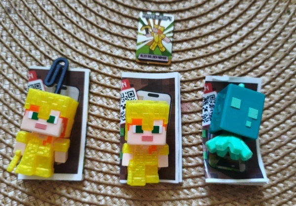 Kinder Joy Minecraft игрушка