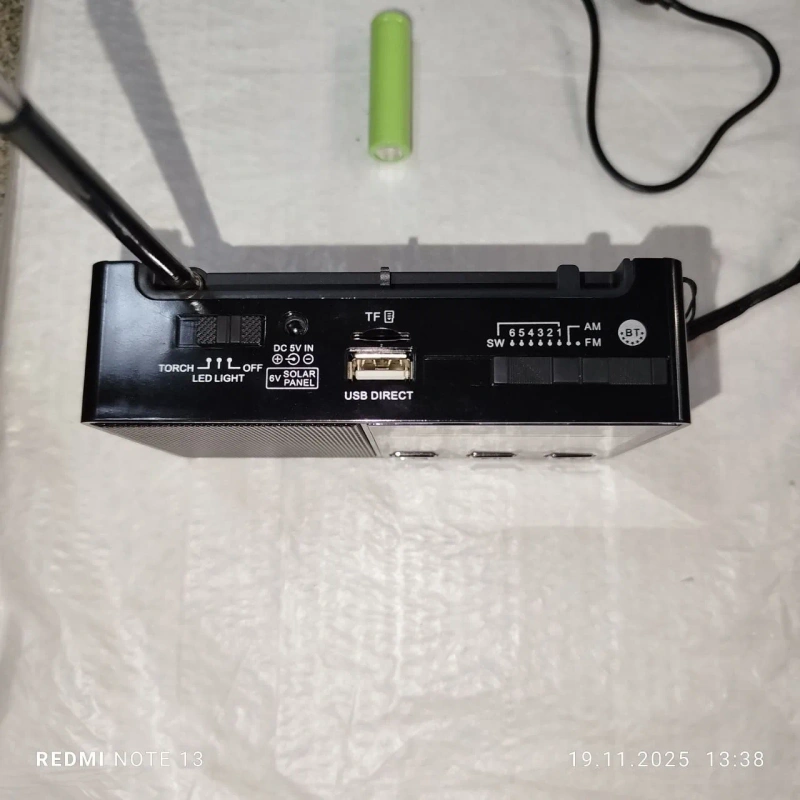 Радиоприемник RX с аккумулятором, фонарем и USB/SD — фото 2
