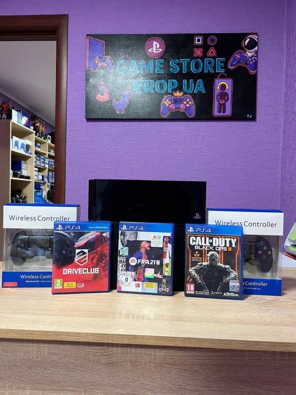 Акционный набор для геймеров: PS4 + 2 геймпада + зарядная станция + 3 игры