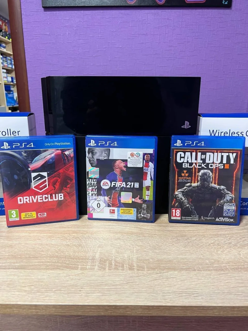 Акционный набор для геймеров: PS4 + 2 геймпада + зарядная станция + 3 игры — фото 2
