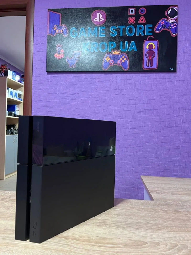 Акционный набор для геймеров: PS4 + 2 геймпада + зарядная станция + 3 игры — фото 5