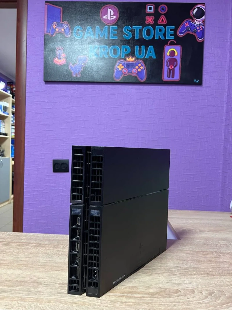 Акционный набор для геймеров: PS4 + 2 геймпада + зарядная станция + 3 игры — фото 6