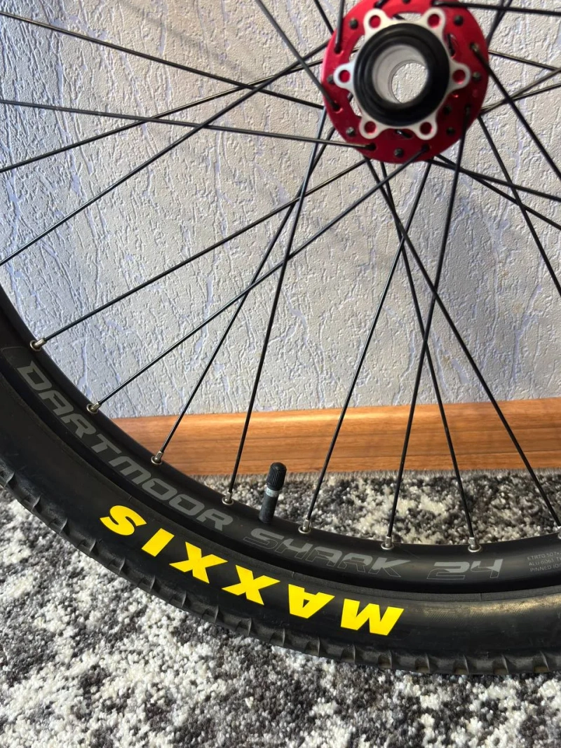 Комплект колес Fireeye / NS Bikes 24" Dartmoor Shark Maxxis Holy Roller — фото 4