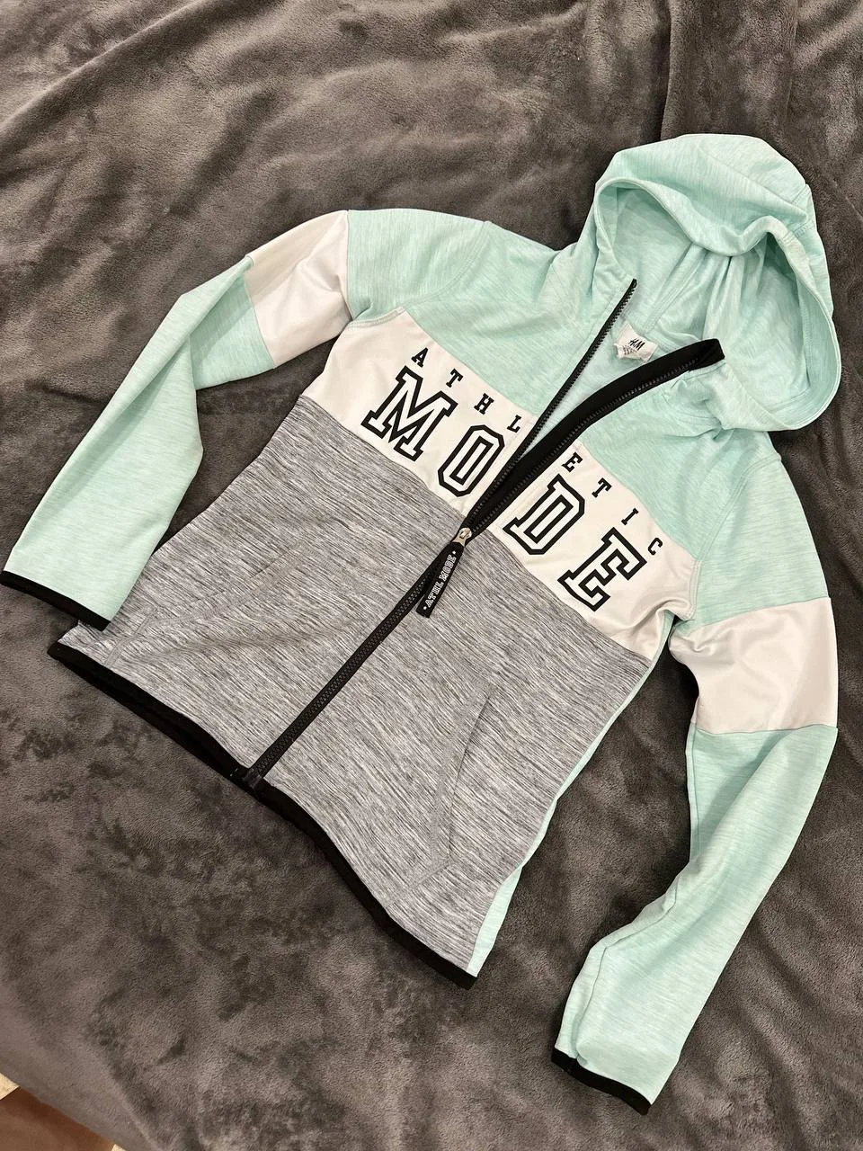 Спортивная кофта H&M для девочек 8-10 лет (134/140)