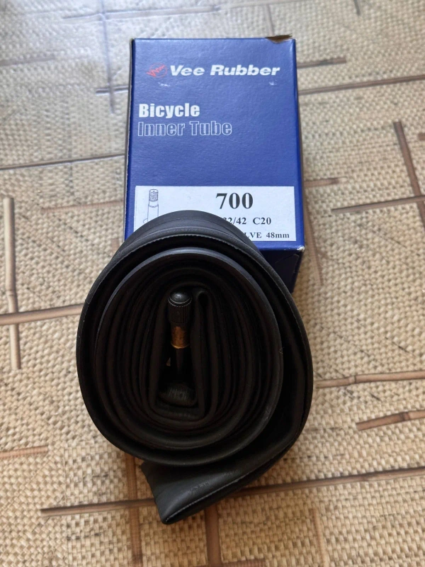 Камера Vee Rubber 700x32-42c AV 48mm