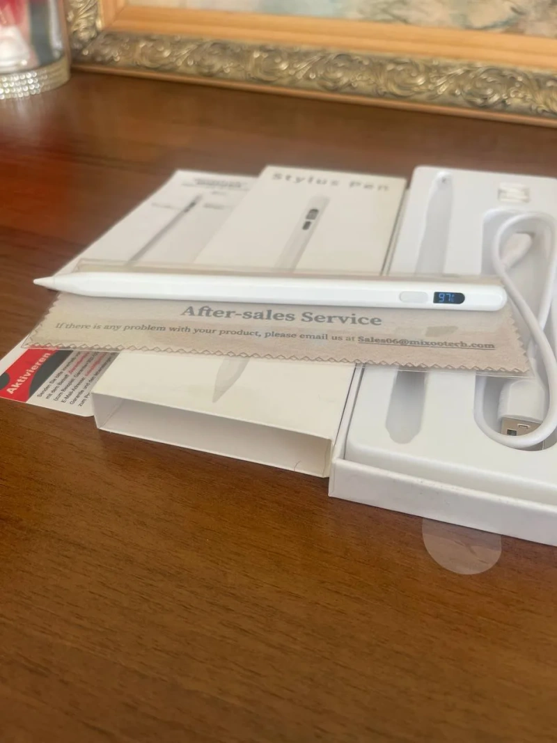 Стилус для iPad с LED-дисплеем уровня заряда — фото 2