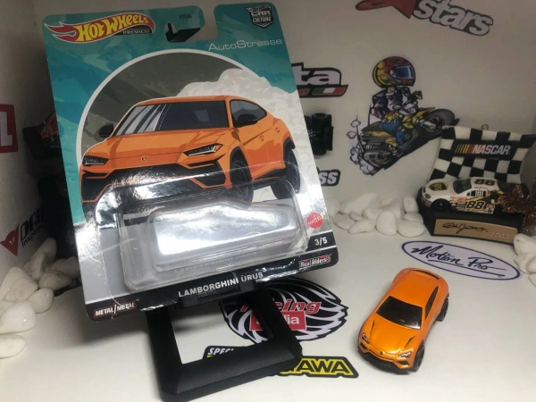 Коллекционная модель Lamborghini Urus Hot Wheels Premium