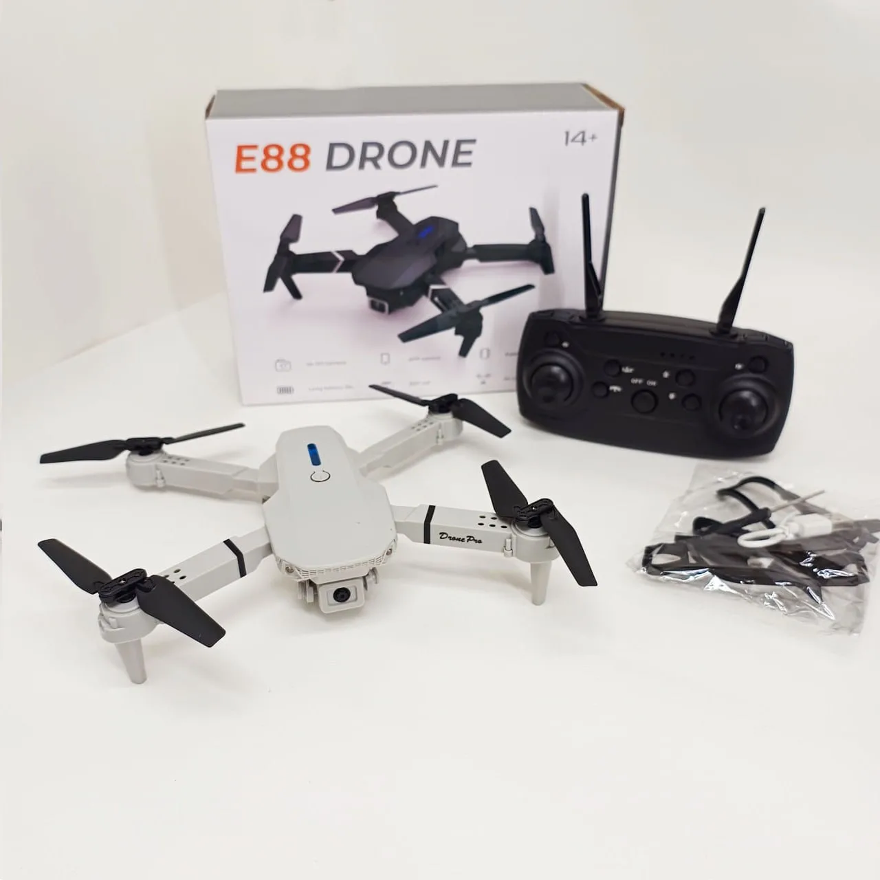 Квадрокоптер E88 Drone для аэрофотосъемки
