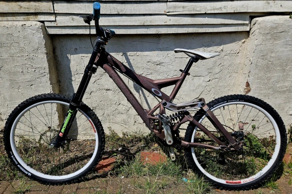 Specialized Demo 9 (2004-2006) Downhill Bike