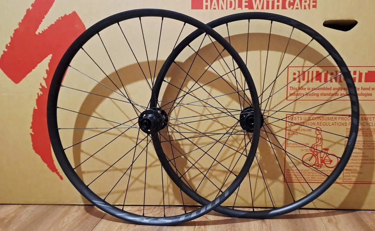 Велозапчасти: вилка Rock Shox Judy, колесо Specialized, роторы и аксессуары