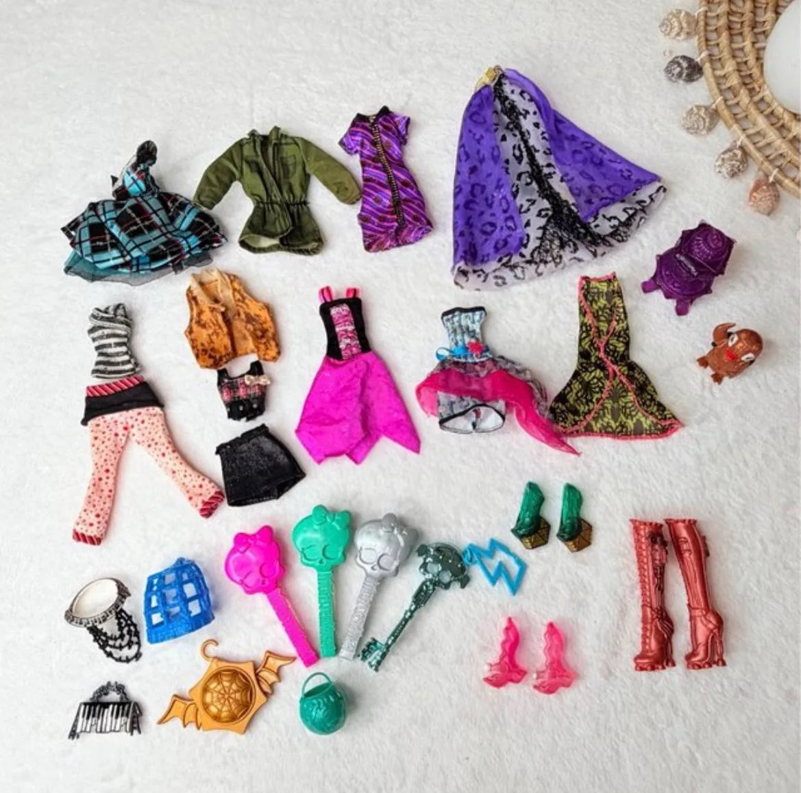 Набор одежды и аксессуаров для кукол Monster High (Френки, Клодин, Спектра, Лагуна, Робекка, Оперетта, Клео)