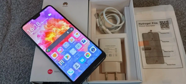 HUAWEI P20 Pro 6/128GB (камерафон) полный комплект