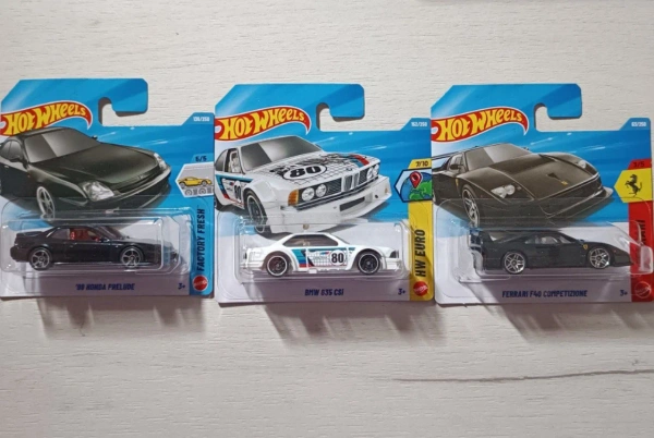 Коллекционные модели автомобилей Hot Wheels: Honda Prelude, BMW CSi, Ferrari F40 Competizione