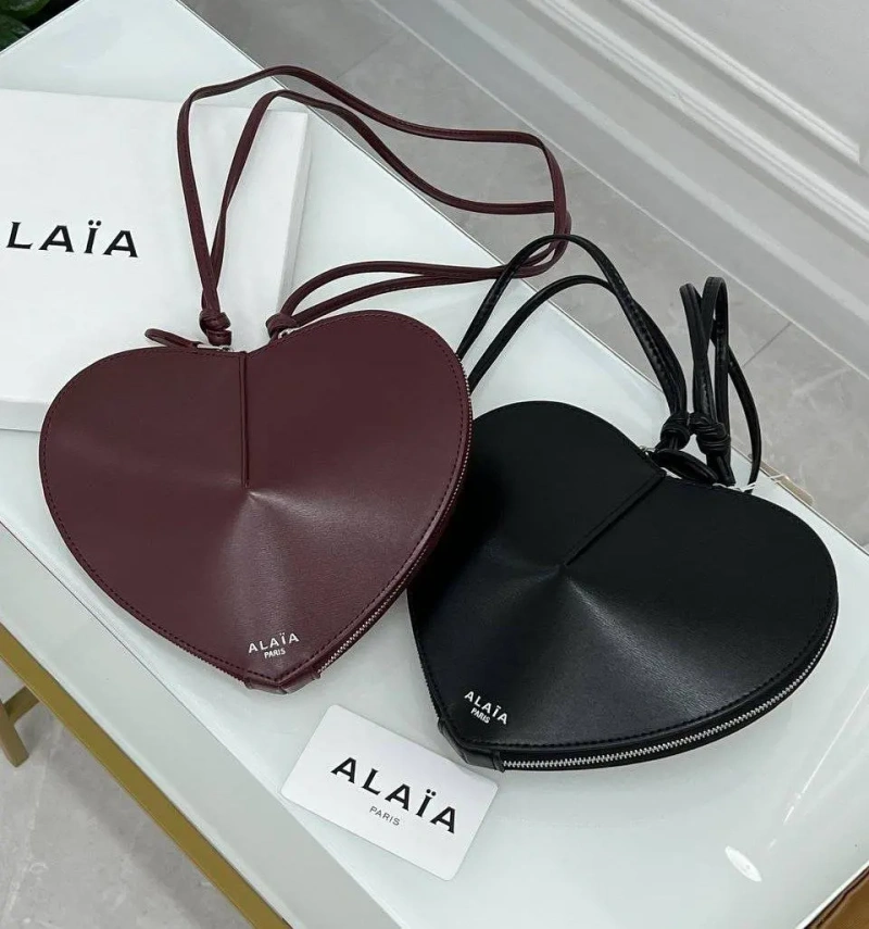 Сумка Alaïa в форме сердца — фото 2