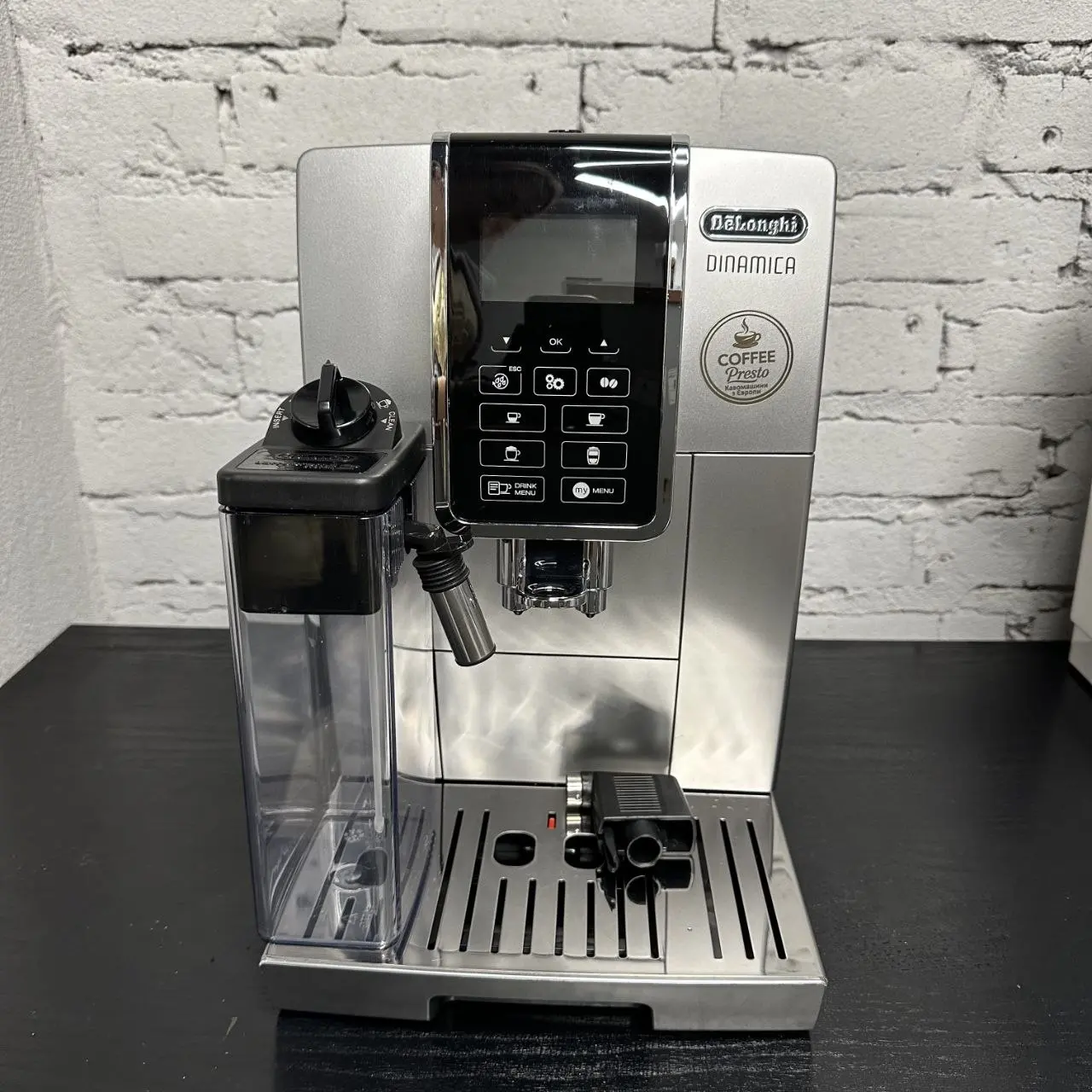 Кавомашина Delonghi Dinamica