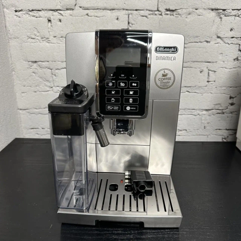 Кавомашина Delonghi Dinamica