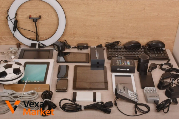 Лот электроники: iPad, iPhone 3G, планшеты, ноутбуки, аксессуары
