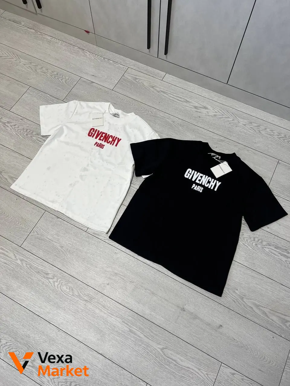 Футболка Givenchy Paris