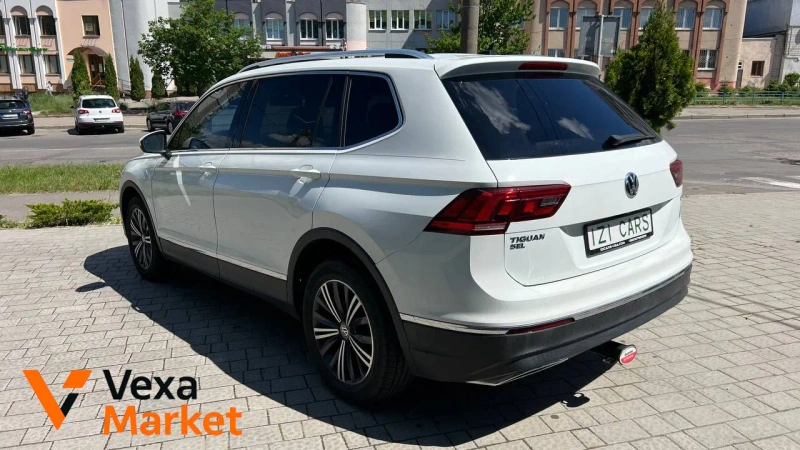 Volkswagen Tiguan 2017 SEL 2.0 бензин — фото 2