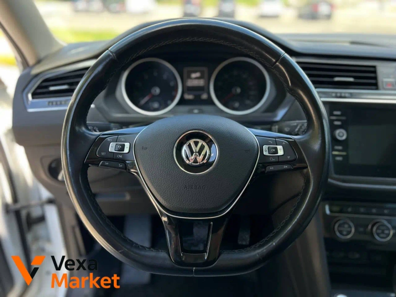 Volkswagen Tiguan 2017 SEL 2.0 бензин — фото 3