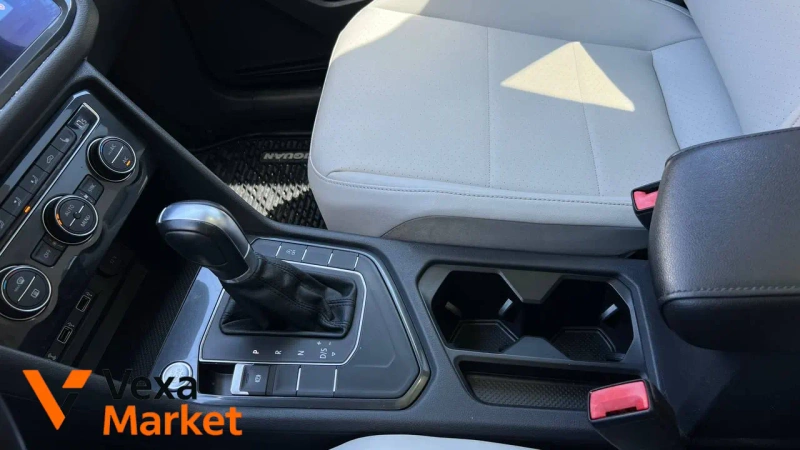 Volkswagen Tiguan 2017 SEL 2.0 бензин — фото 5