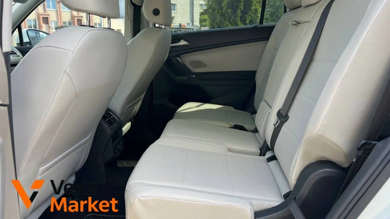 Volkswagen Tiguan 2017 SEL 2.0 бензин — фото 7