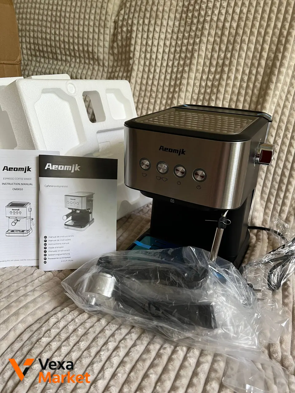 Полуавтоматическая кофемашина Aeomjk CM3010