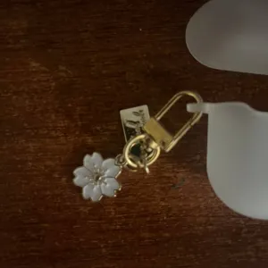 Чохол для Apple AirPods 3 White з брелоком