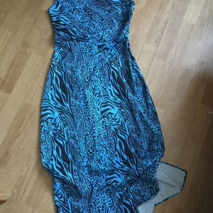 Сукня Missguided Tall довга з розрізами Animal Print розмір S