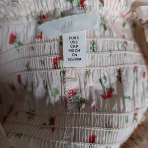 Сукня міді H&M з відкритими плечима та рукавами-ліхтариками, розмір S-M