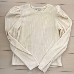 Кофтинка Zara жіноча кремова розмір XS-S