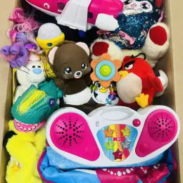 Микс игрушек: мягкие, пластиковые, интерактивные, машинки, куклы