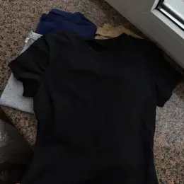 Футболка в стилі Skims