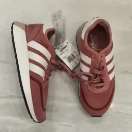 Adidas Весна-літо 36.5