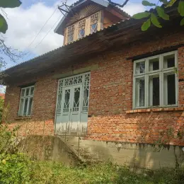 Продаж двоповерхового цегляного будинку в с. Трач, Івано-Франківська область