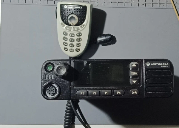 Автомобільна радіостанція Motorola