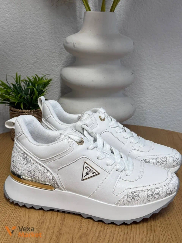 Кросівки GUESS білі з золотистими акцентами