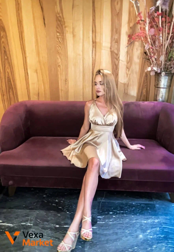 Легке шовкове міні-сукня бежевого кольору розмір 42-44