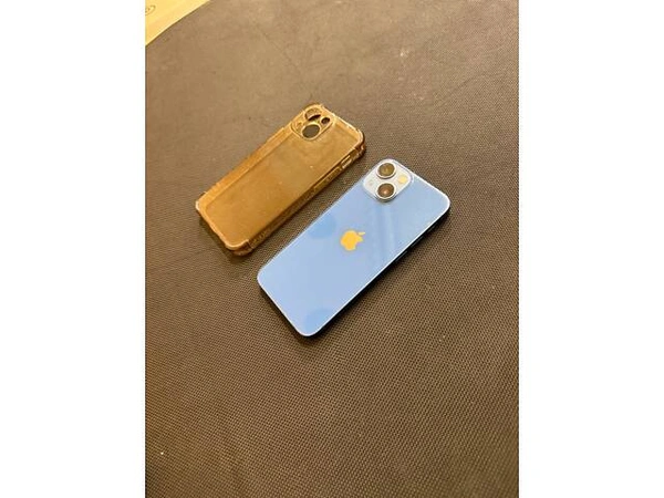 Продам iPhone 13 mini.