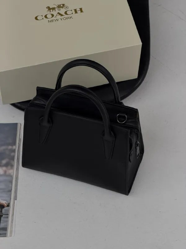 Сумка Coach Andrea Carryall шкіряна золота фурнітура — фото 7